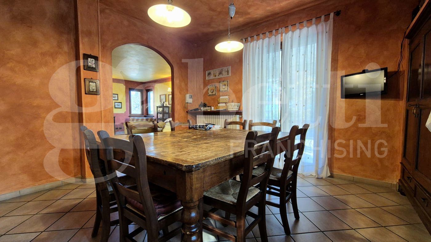 Villa con giardino a Castelverde