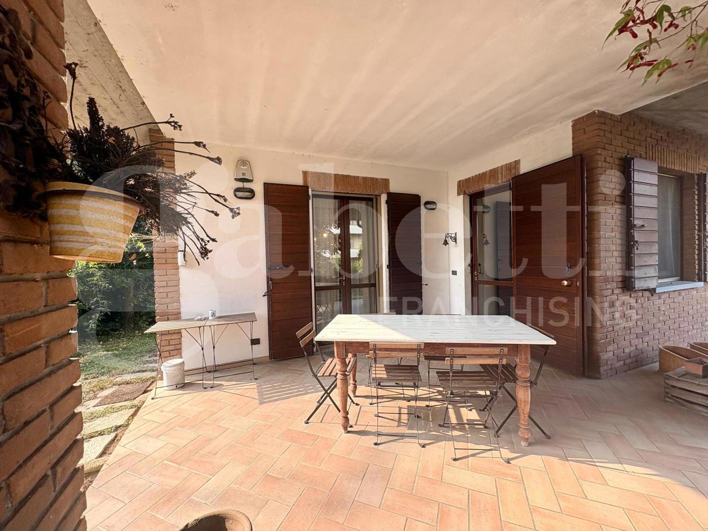 Villa con giardino a Castelverde