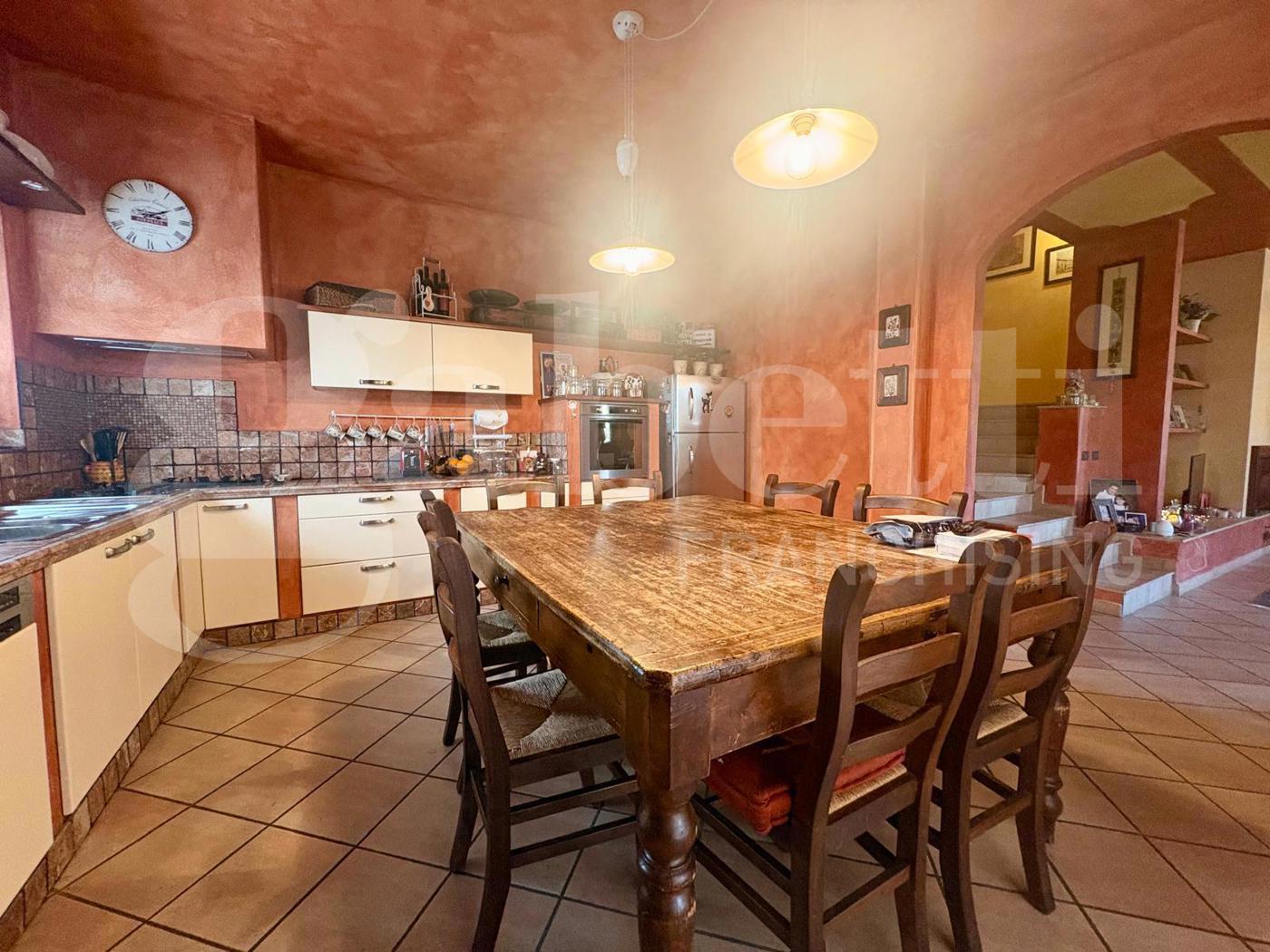 Villa con giardino a Castelverde