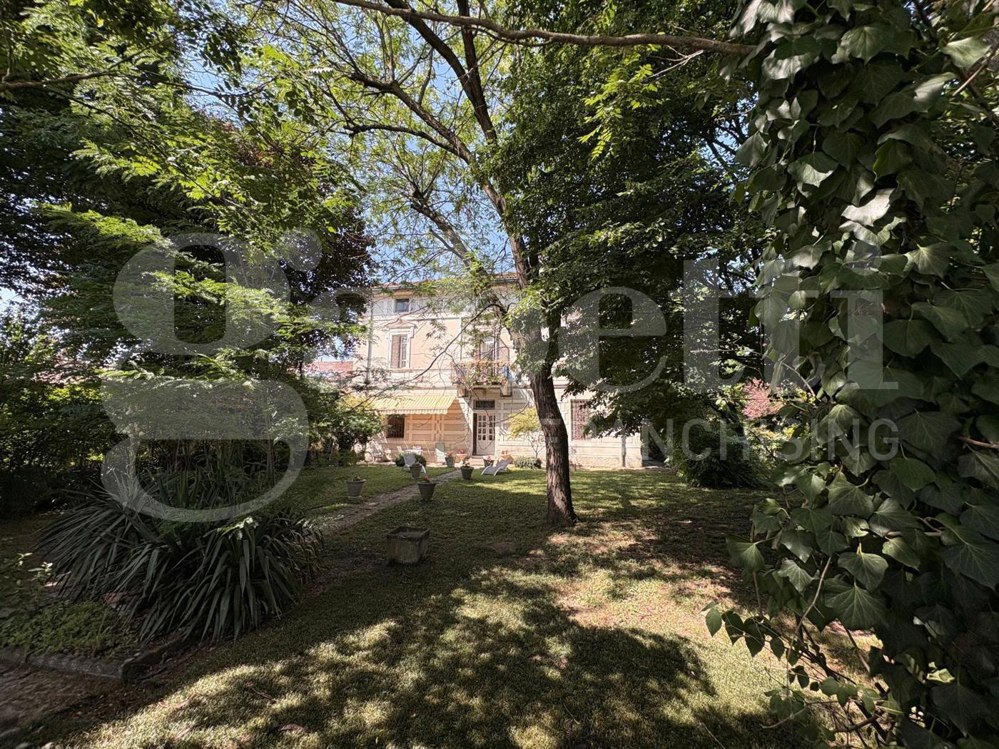 Quadrilocale con giardino a Cremona