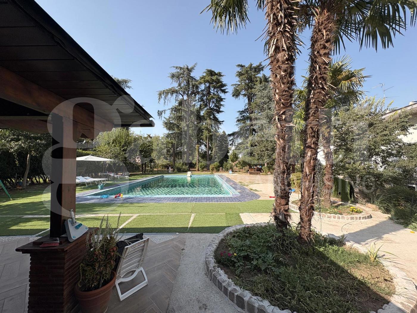 Villa con giardino a Cremona