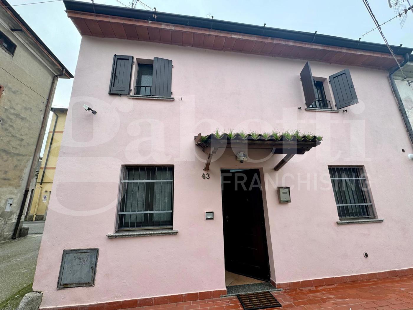 Casa indipendente in vendita a Cremona