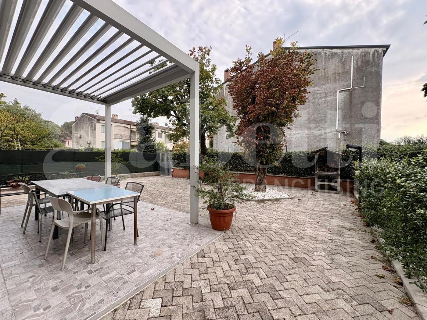 Villa in vendita a Castelvetro Piacentino