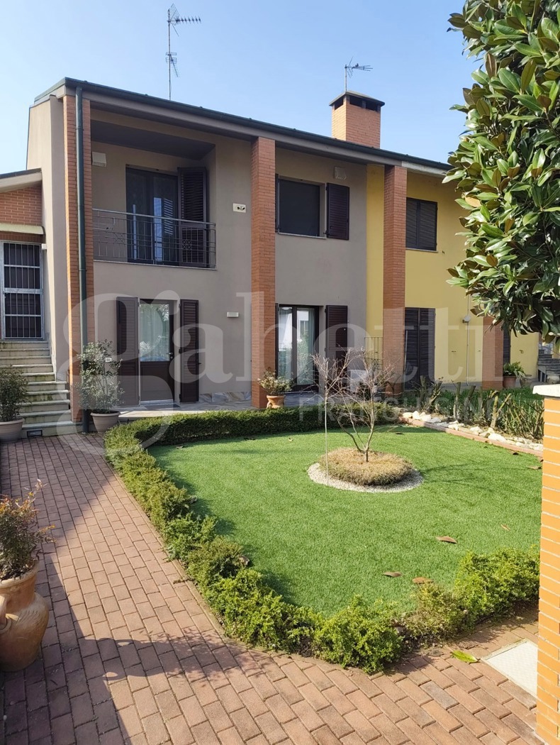 Villa in vendita a Castelvetro Piacentino