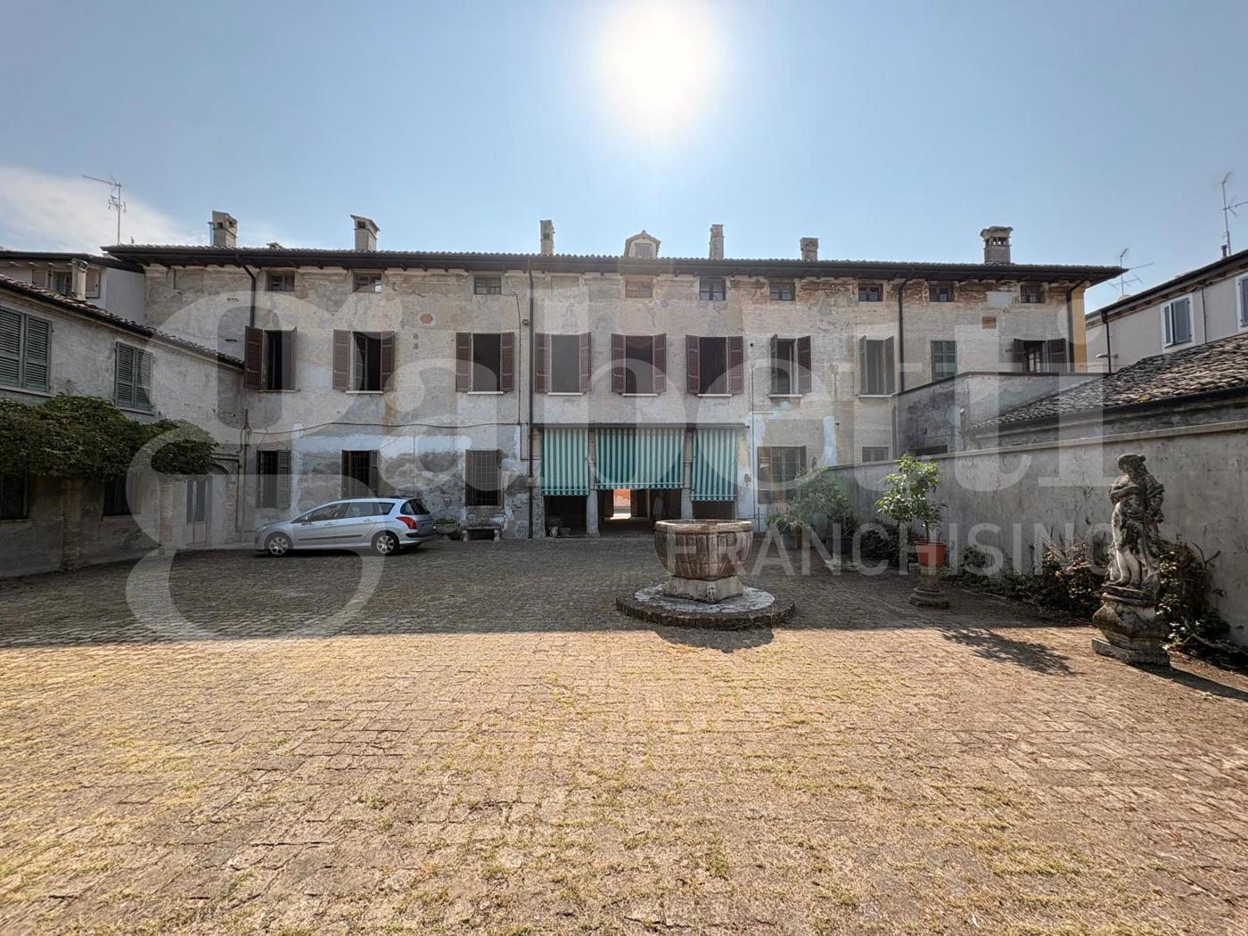 Villa da ristrutturare a Piadena Drizzona
