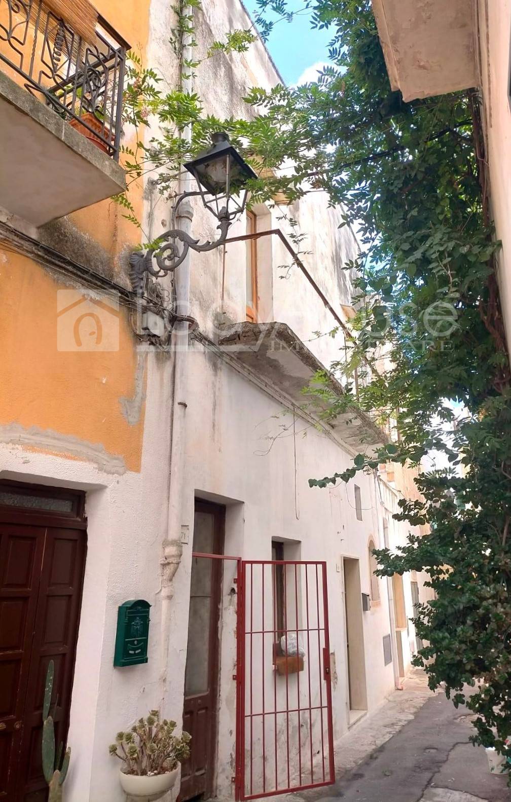 Casa indipendente con terrazzo a Galatone