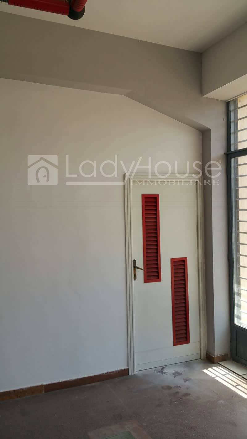 Locale commerciale in vendita a Parabita