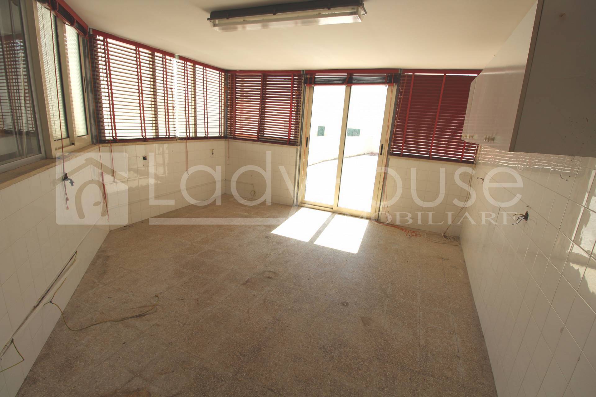 Locale commerciale in vendita a Gallipoli