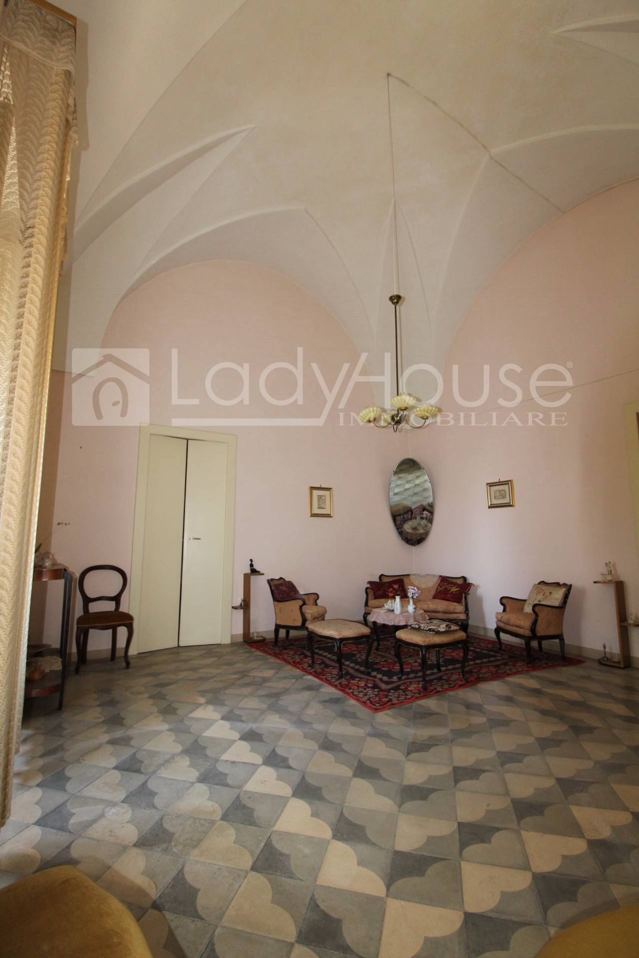 Palazzo in vendita a Matino