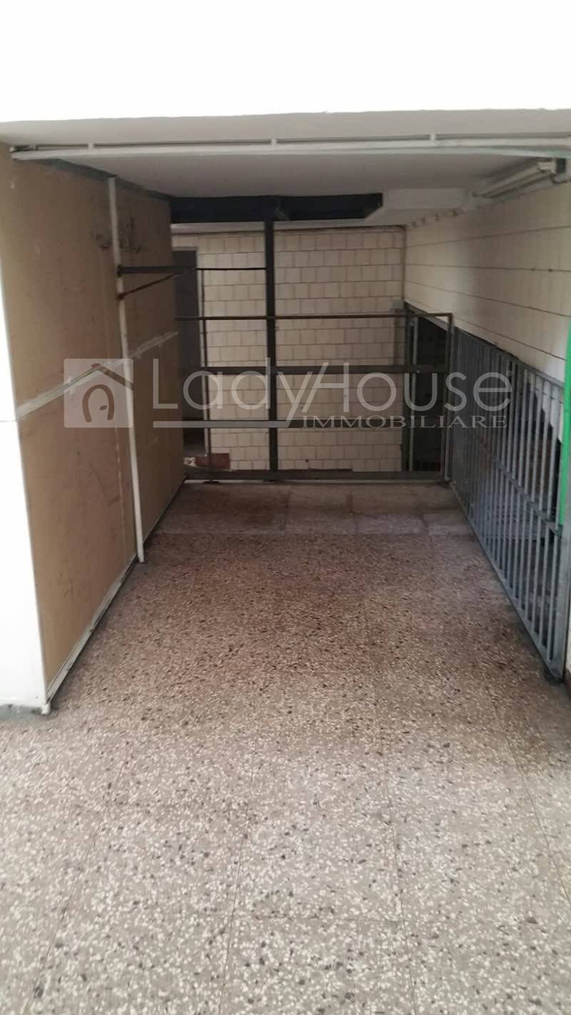 Locale Artigianale in vendita a Parabita