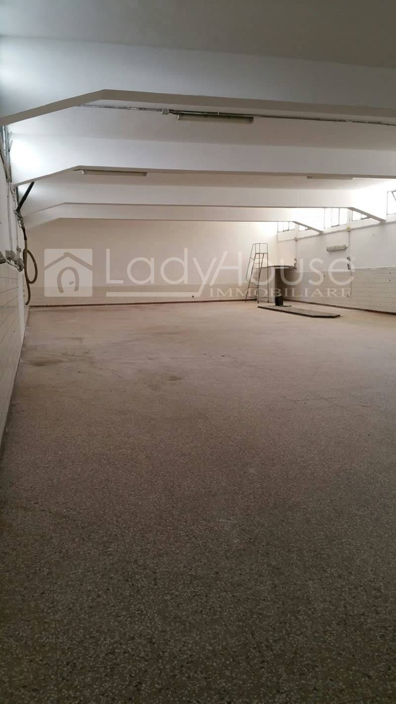 Locale Artigianale in vendita a Parabita