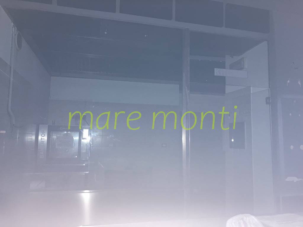 Locale commerciale in affitto a Savona, Centro