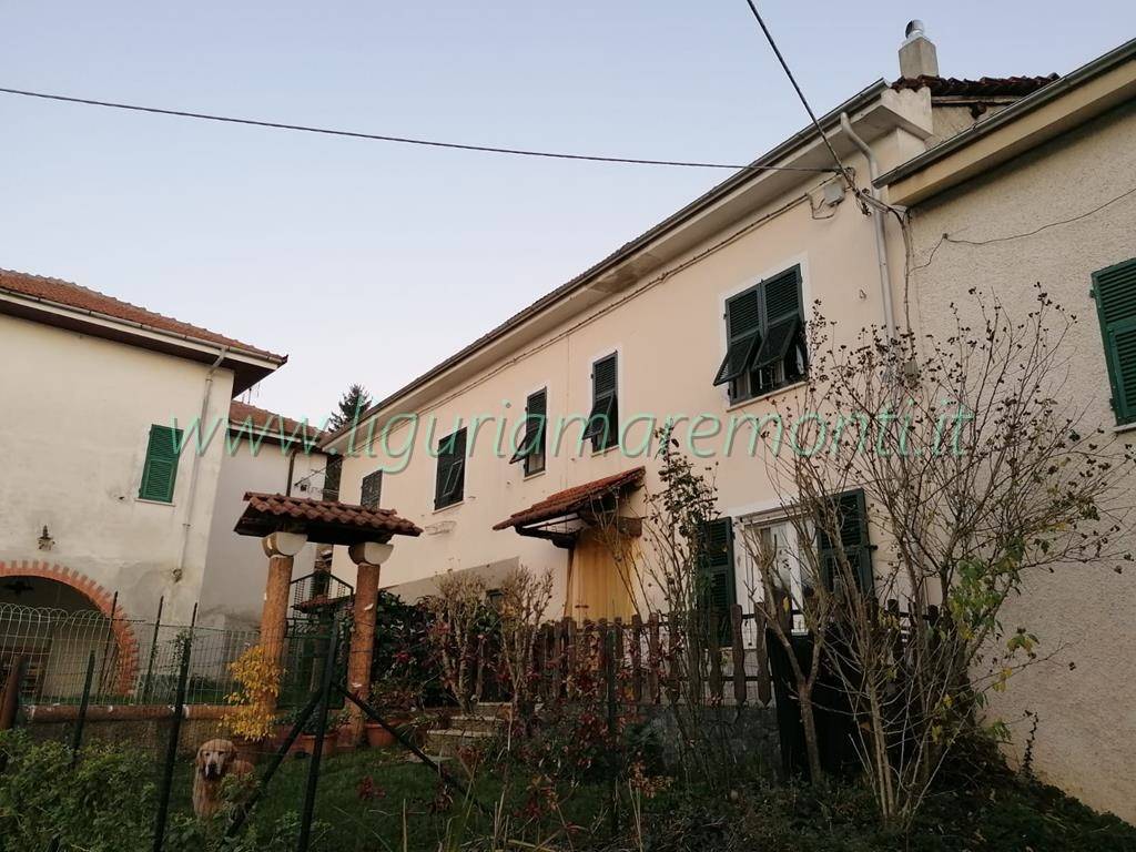 Villette a schiera in vendita a Dego, Piano