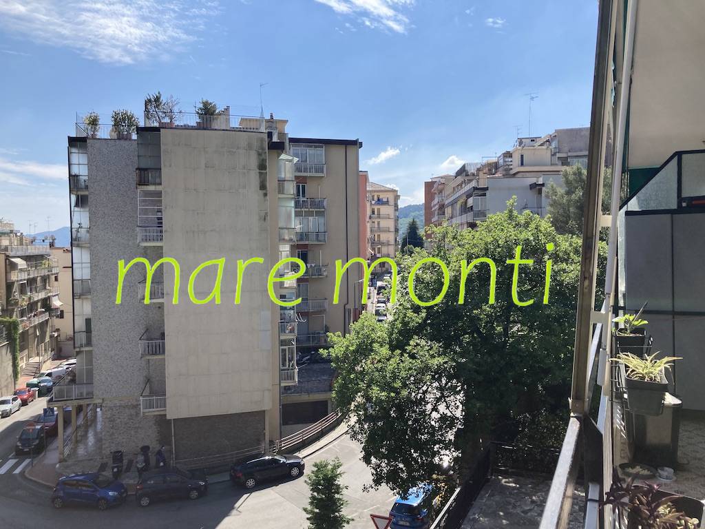 Appartamento in vendita a Savona, Via Mignone