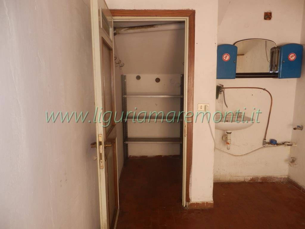 Box o garage in affitto a Savona, Valloria