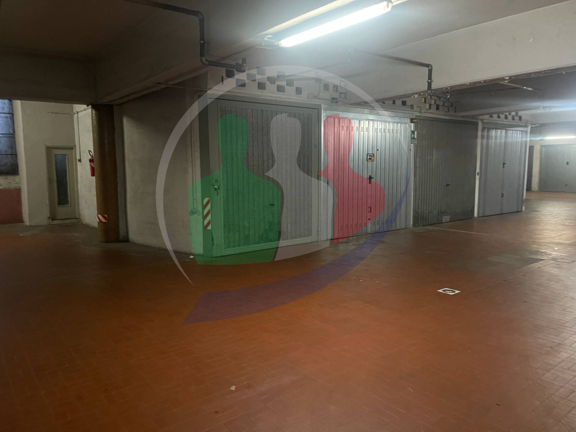 Box o garage in vendita a Torino, San Salvario