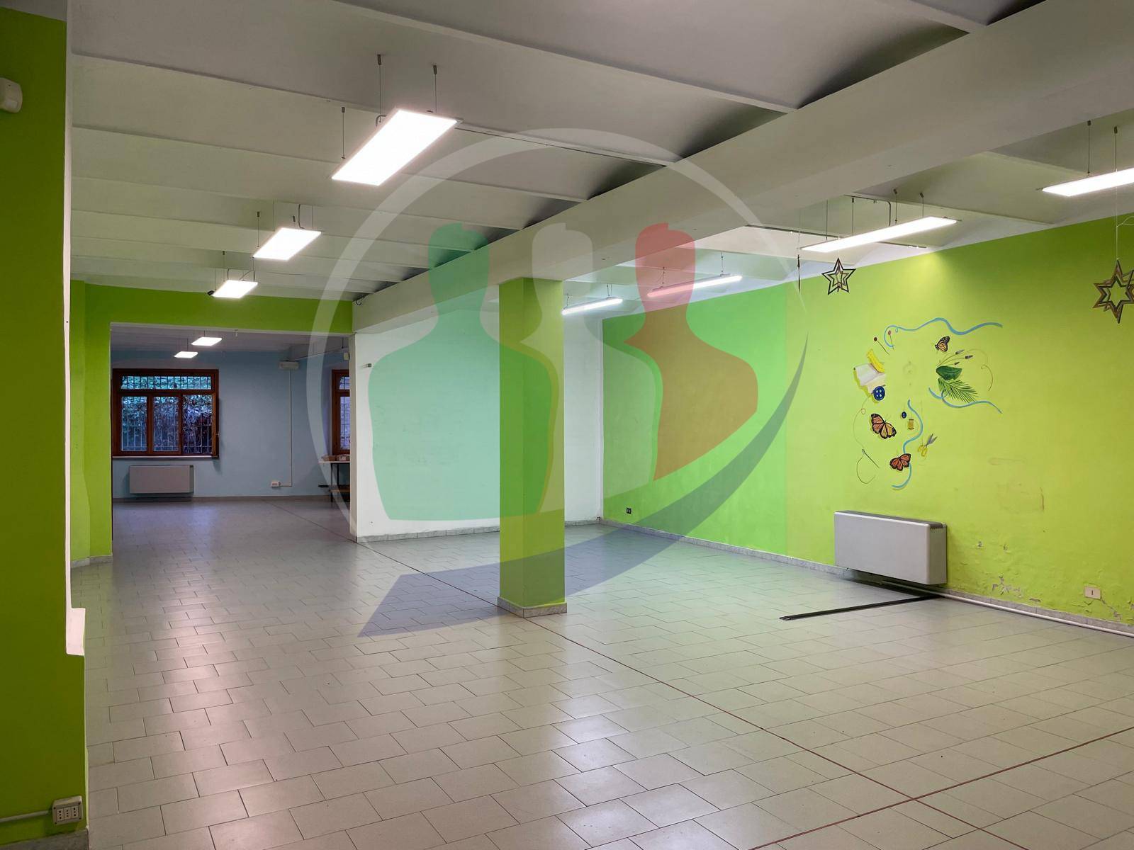 Locale commerciale in vendita a Vinovo, Centro