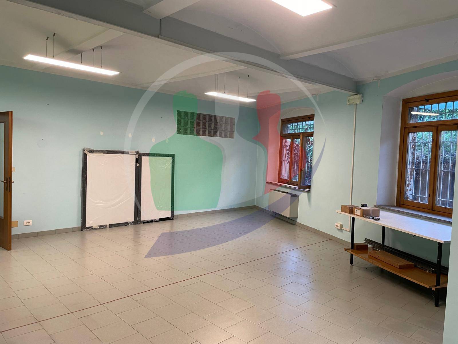 Locale commerciale in vendita a Vinovo, Centro