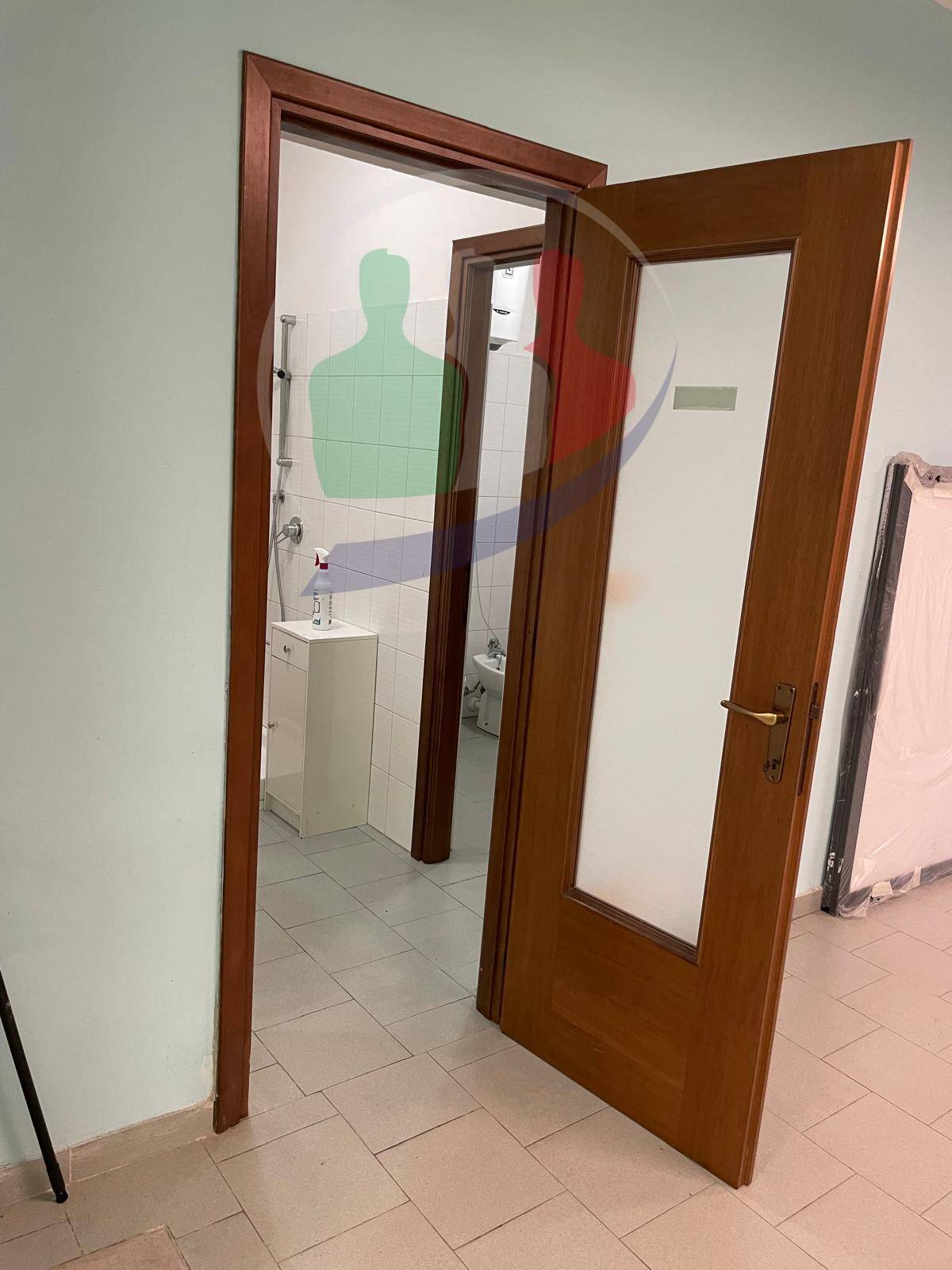 Locale commerciale in vendita a Vinovo, Centro