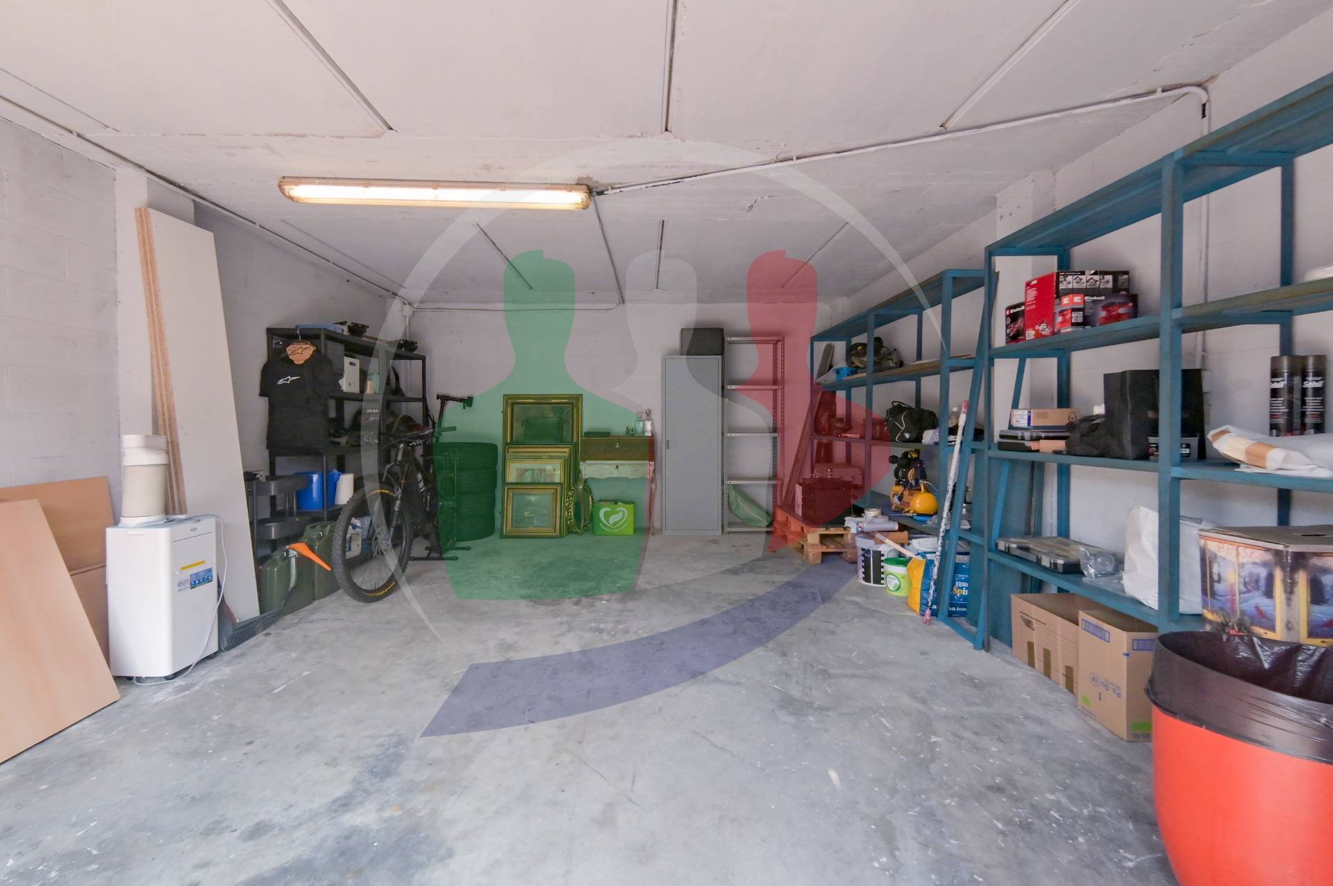 Garage/Box in vendita a Lein