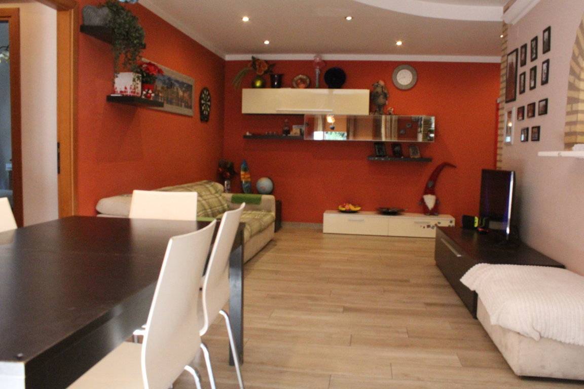 Appartamento in vendita a Cappelle sul Tavo