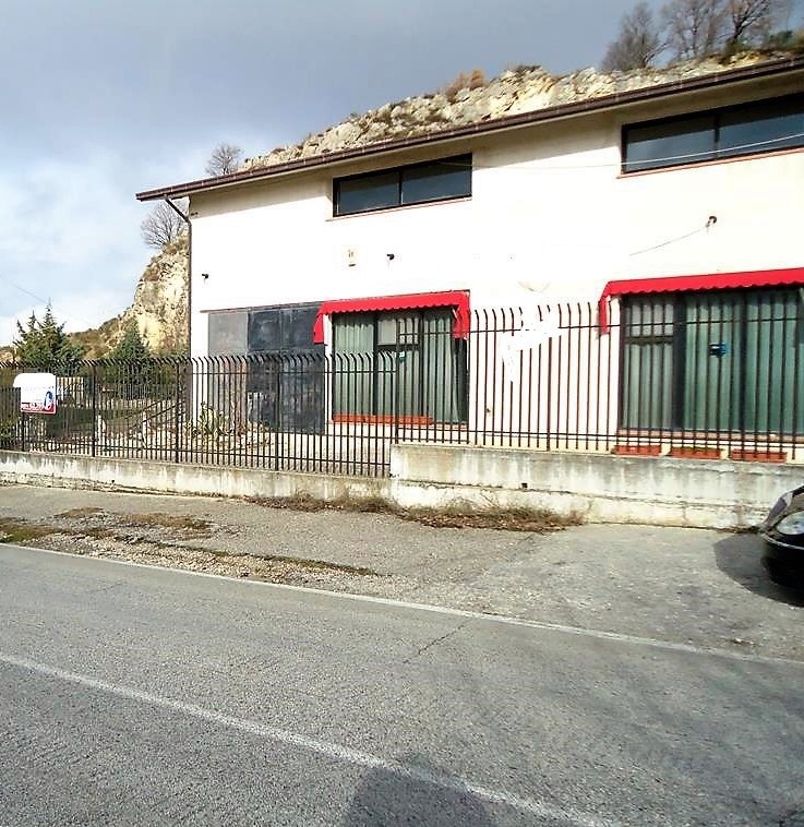 Negozio in vendita a Oratino