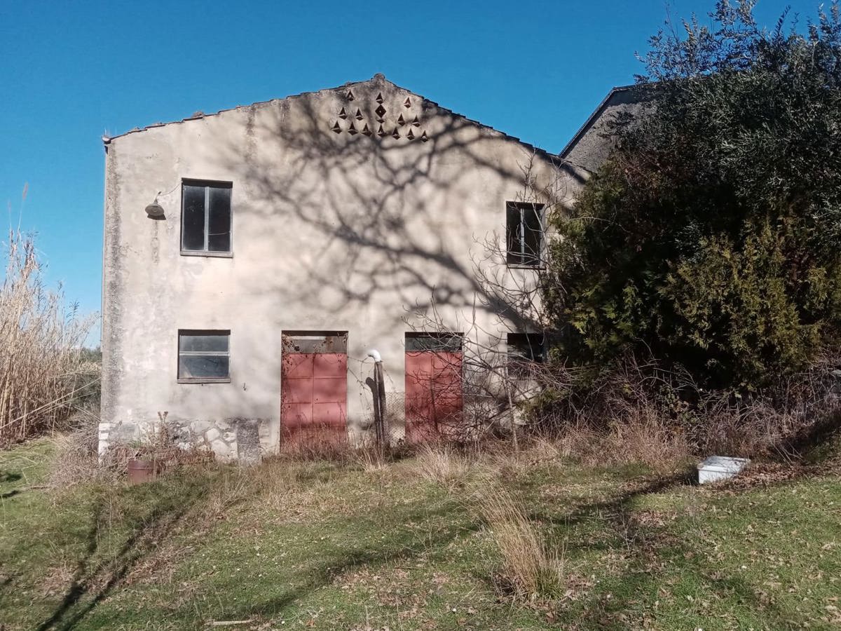 Rustico con giardino a Gildone