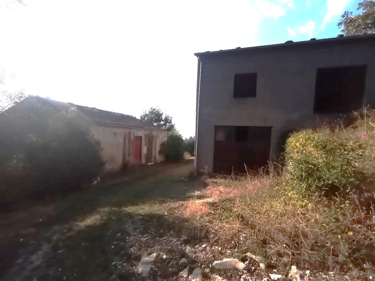 Rustico con giardino a Gildone