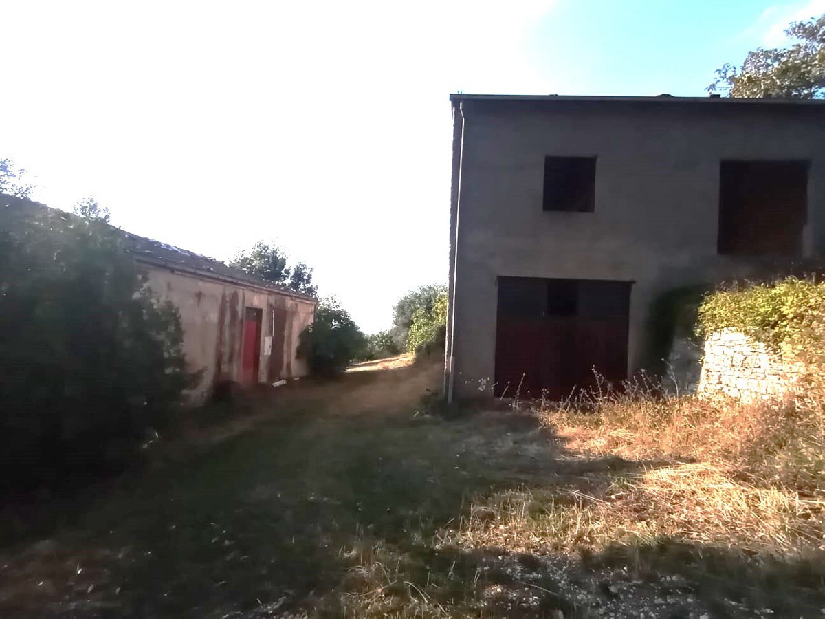 Rustico con giardino a Gildone