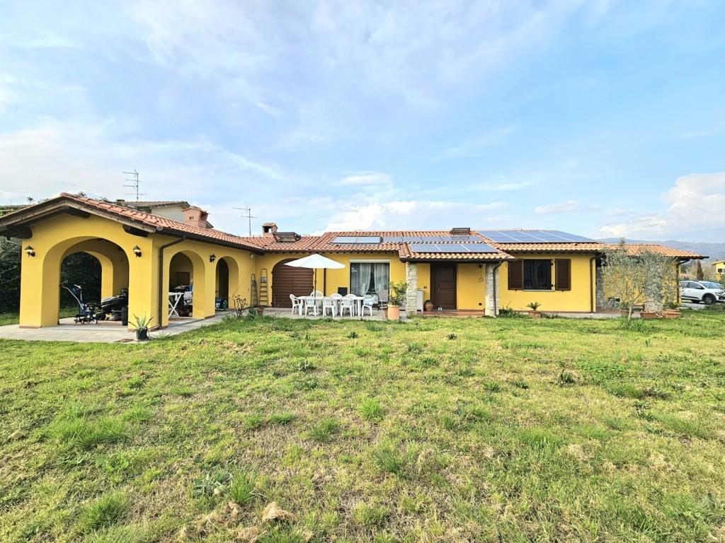 Casa indipendente con giardino, Buggiano borgo a