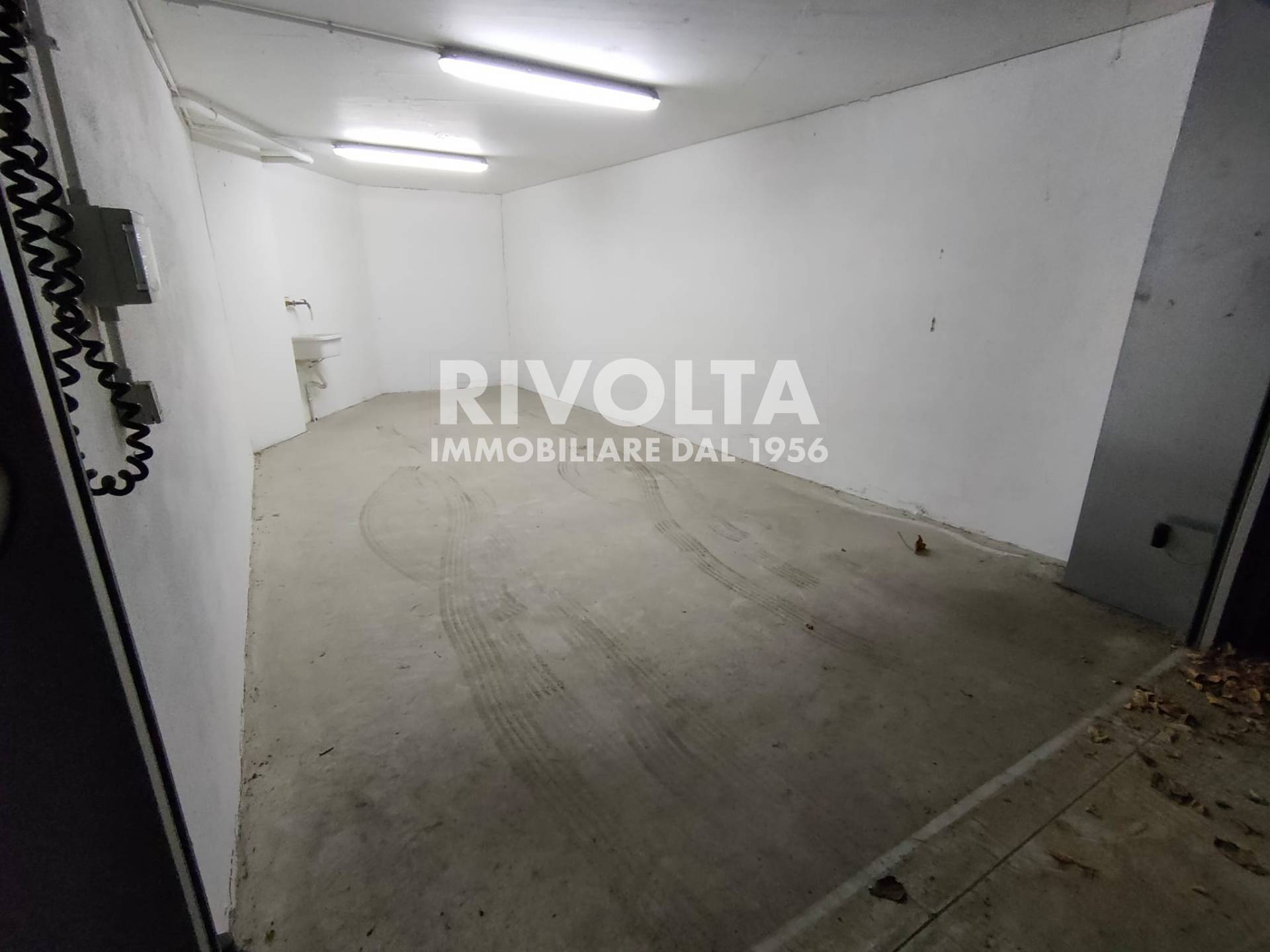Box/Garage 18mq in vendita, Roma cortina
