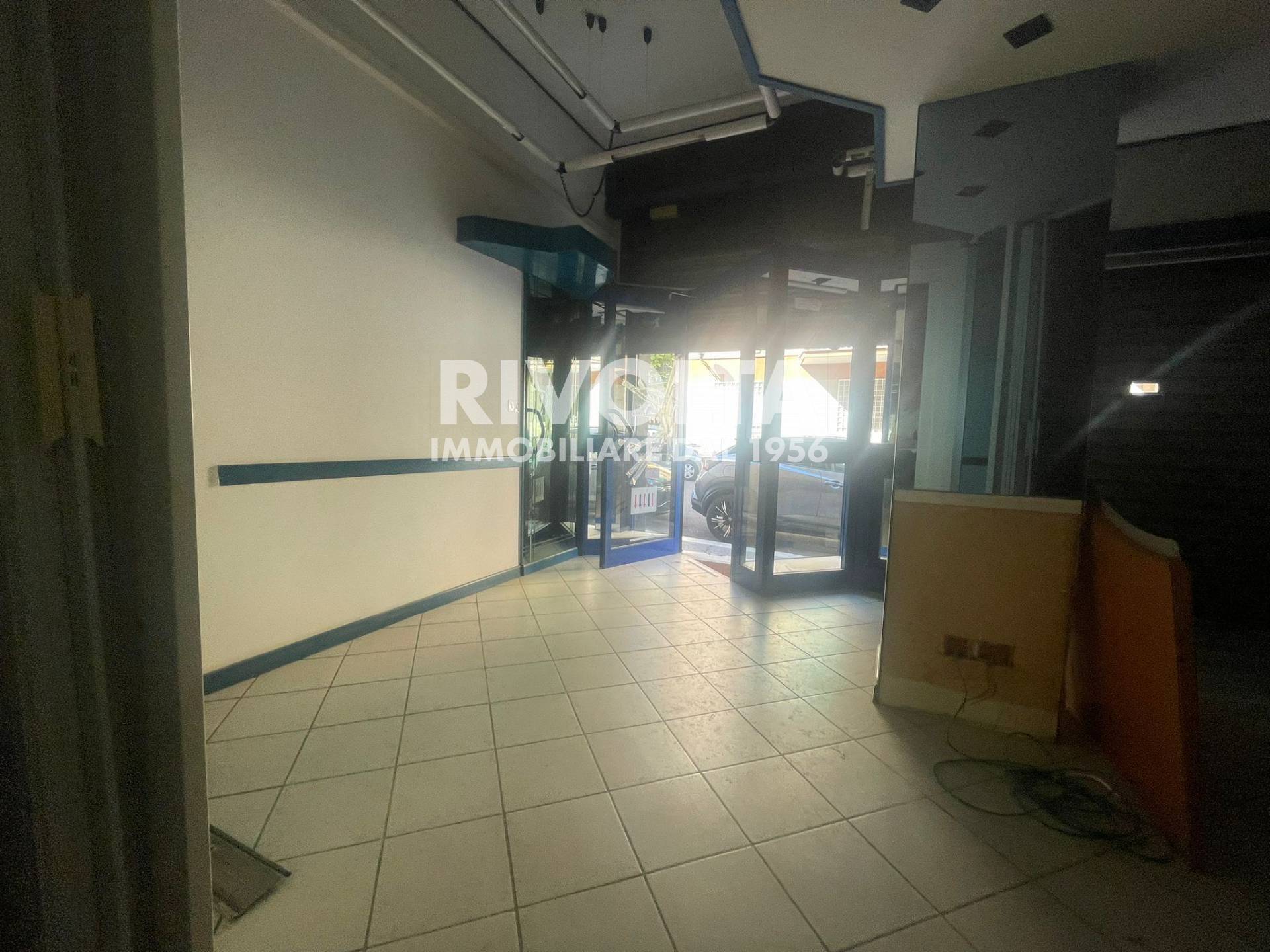 Locale commerciale in affitto a Roma, Fleming