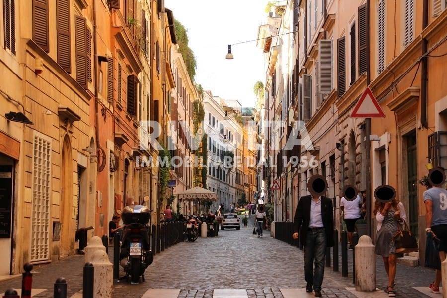 Locale commerciale in affitto a Roma, Centro Storico