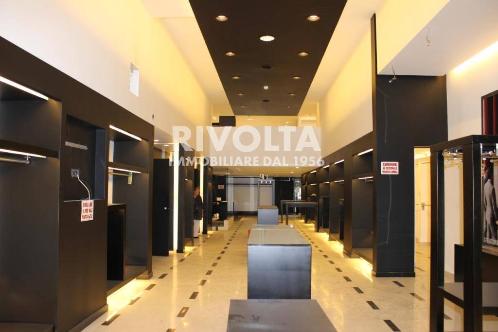 Locale commerciale in affitto a Roma, Centro Storico