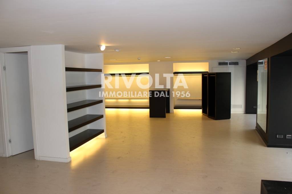 Locale commerciale in affitto a Roma, Centro Storico