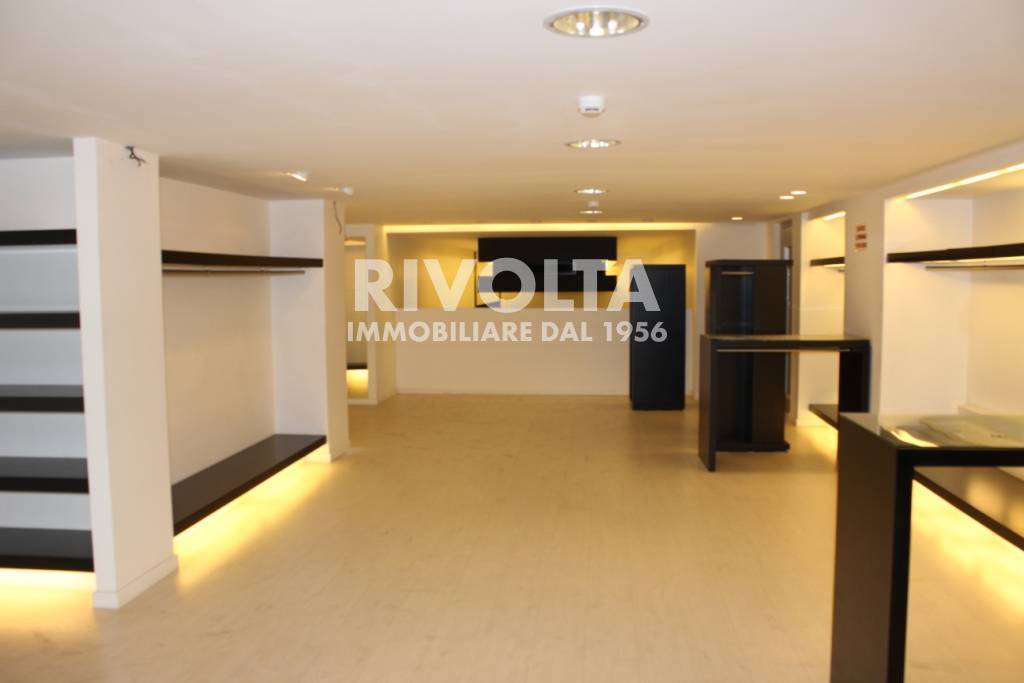 Locale commerciale in affitto a Roma, Centro Storico