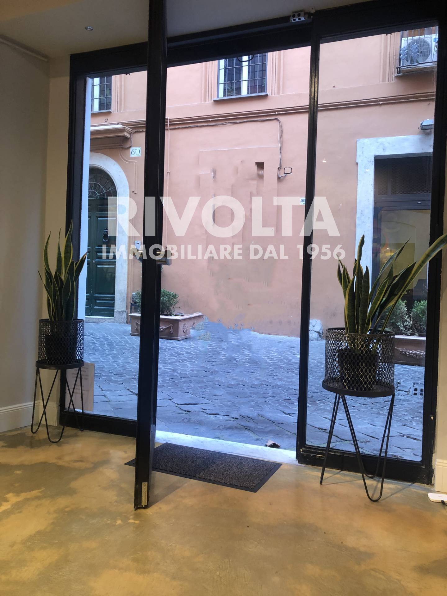 Locale commerciale in vendita a Roma, Centro Storico