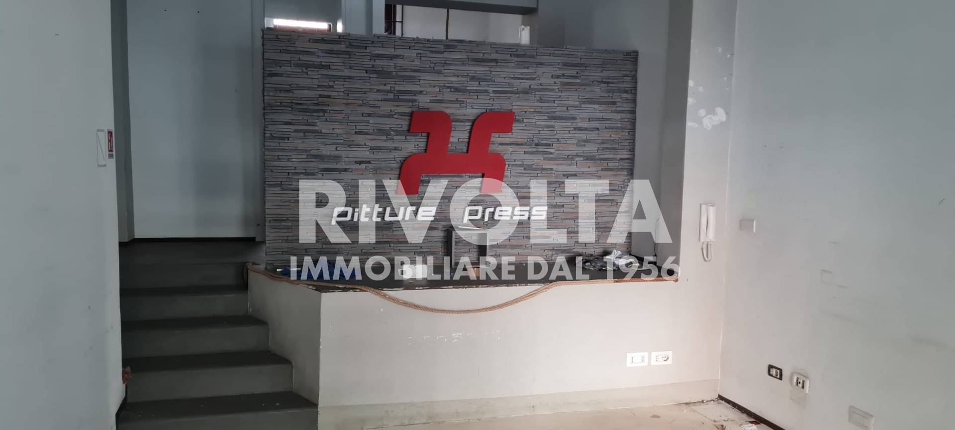 Locale commerciale in vendita a Roma, Ostia