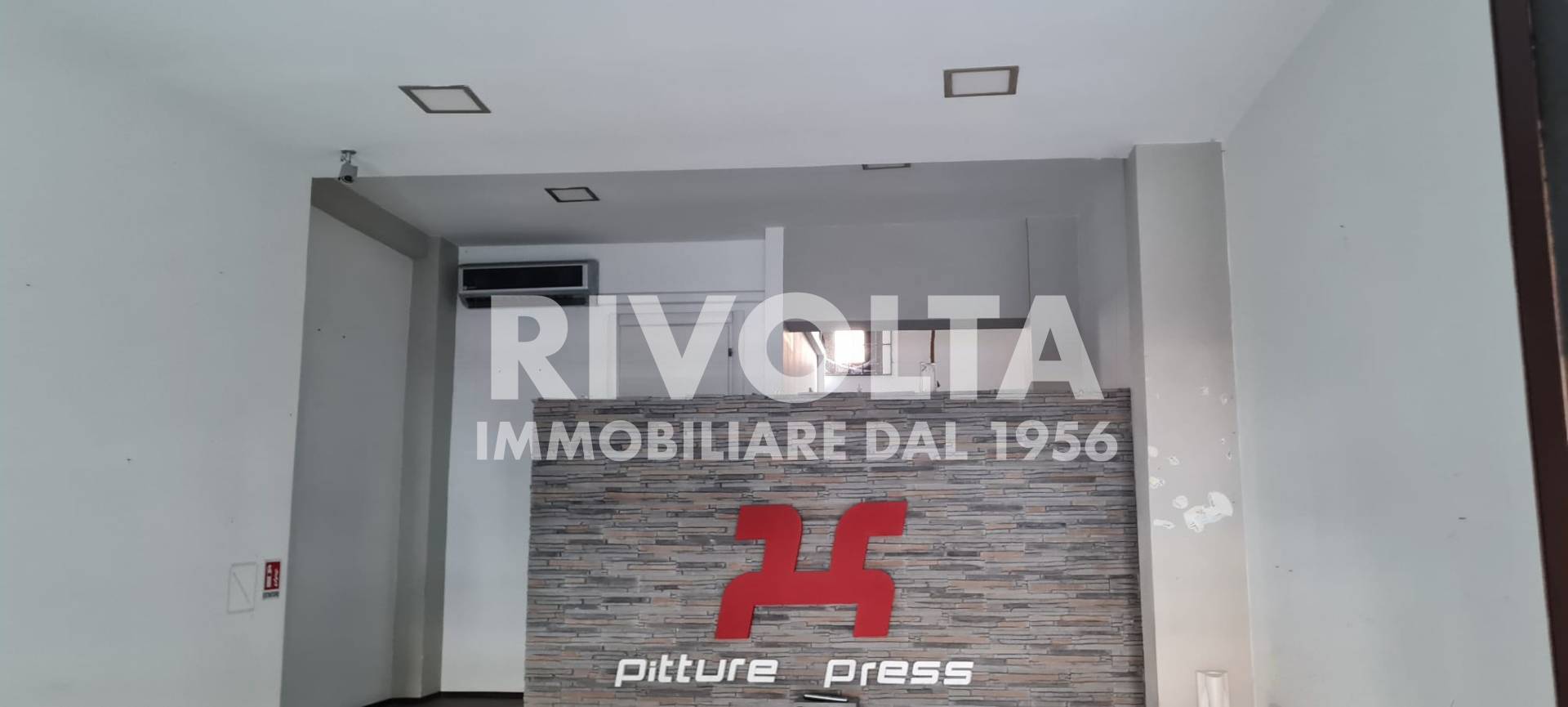 Locale commerciale in vendita a Roma, Ostia