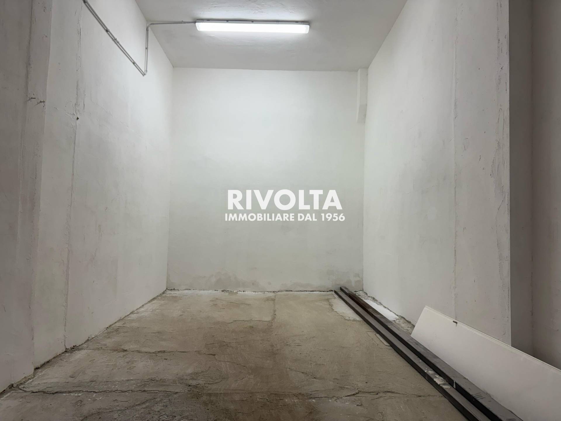 Box o garage in vendita a Roma
