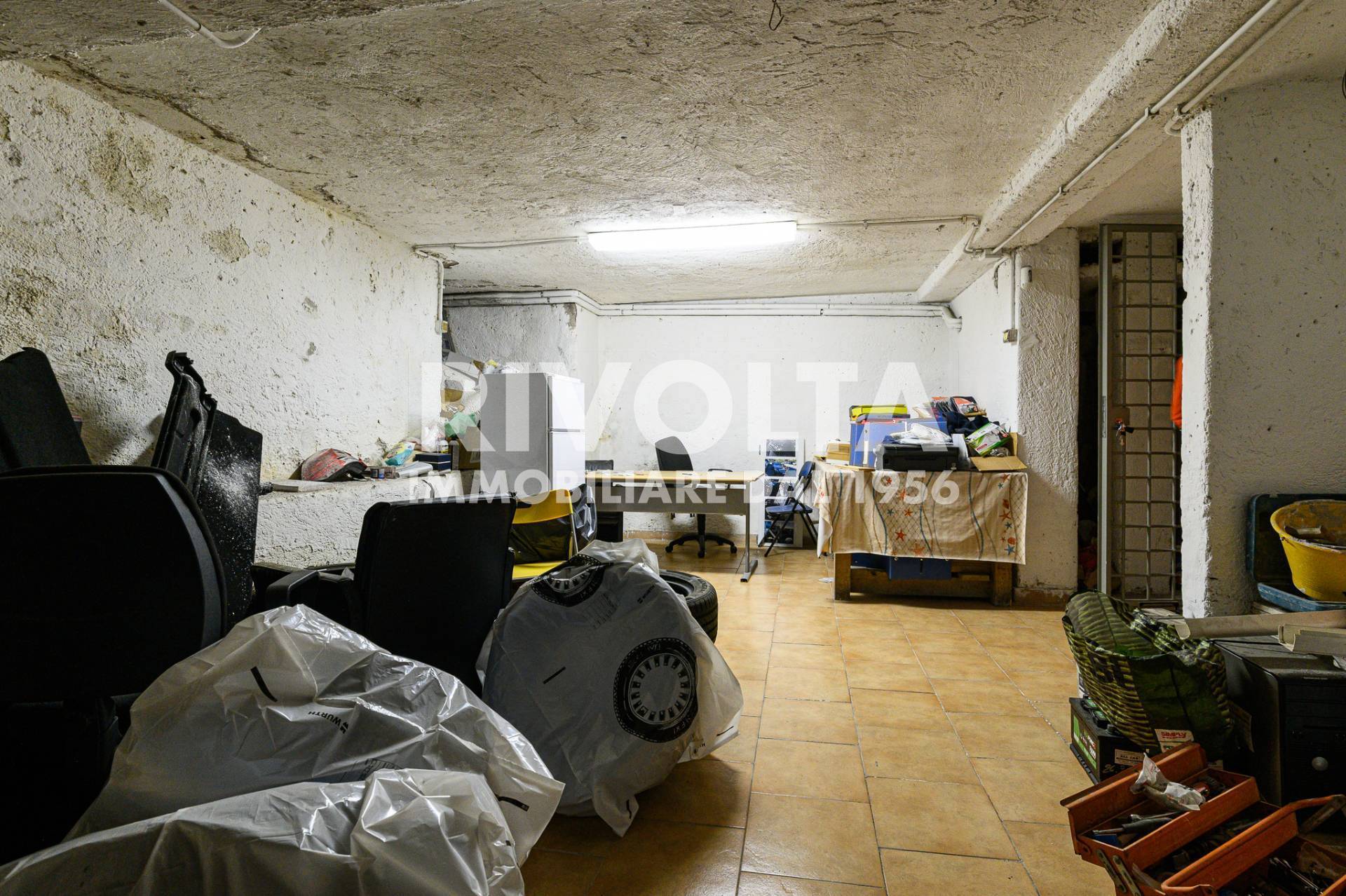 Locale commerciale in vendita a Roma, Africano