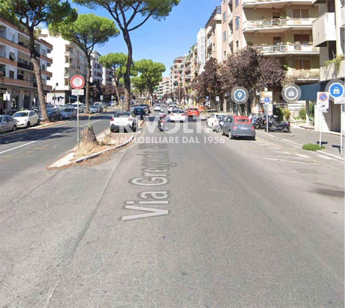 Locale commerciale in vendita a Roma, Gregorio VII