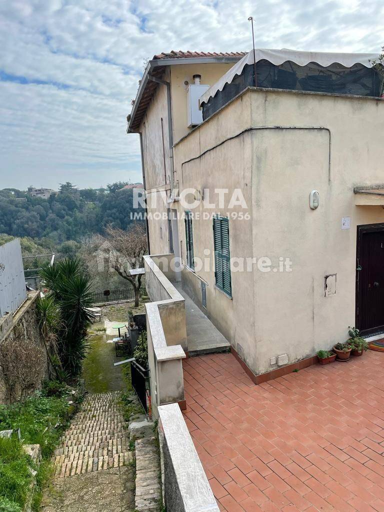 Edificio in vendita a Roma, Montemario