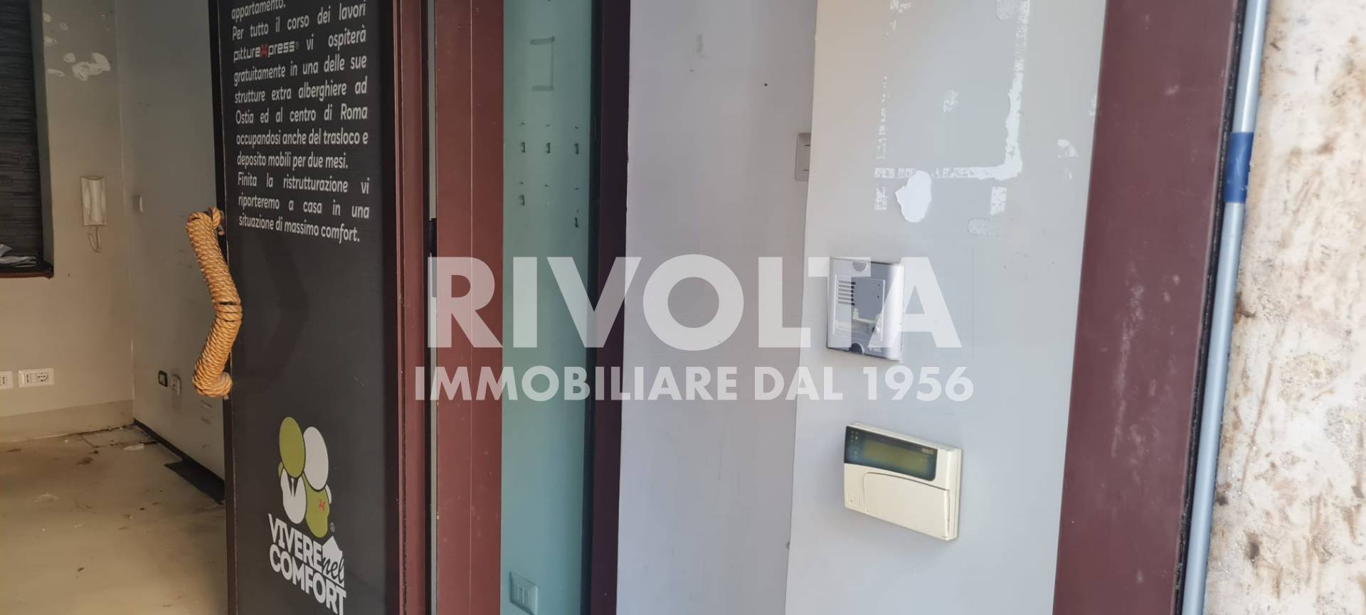 Locale commerciale in vendita a Roma, Ostia