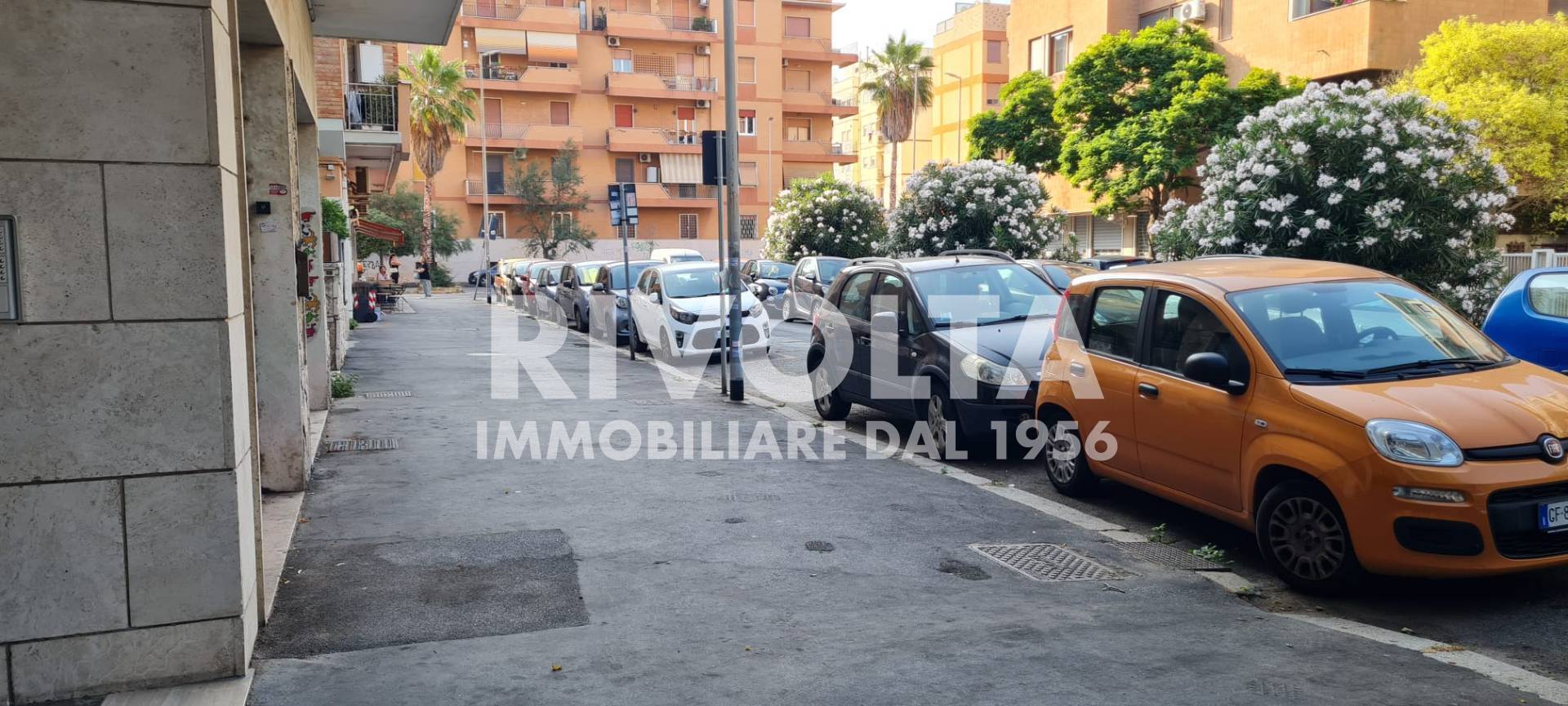 Locale commerciale in vendita a Roma, Ostia