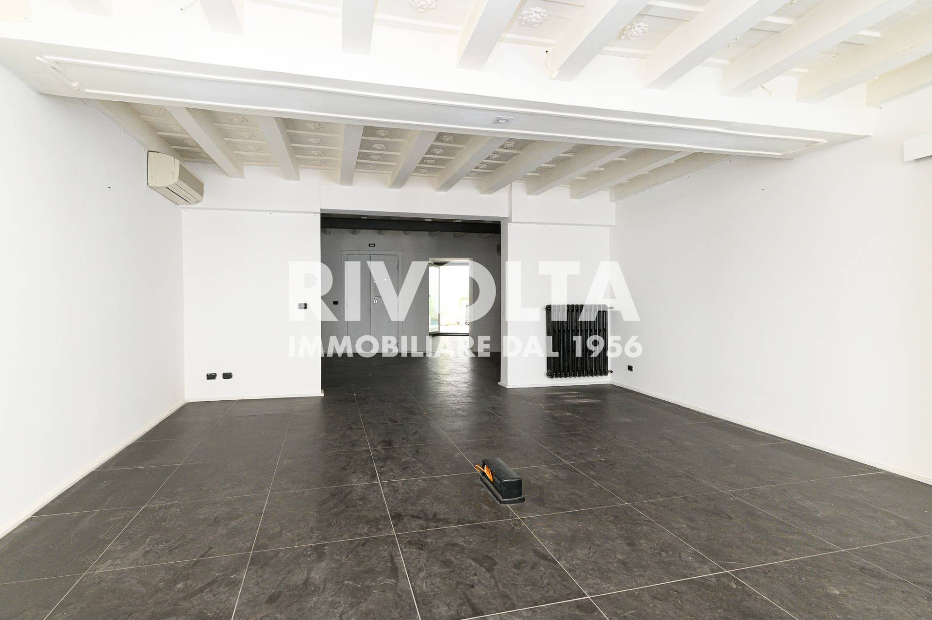 Locale commerciale in affitto a Roma, Centro Storico