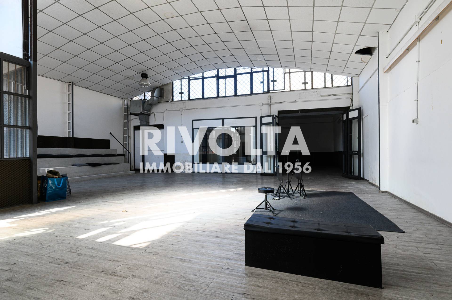 Locale commerciale in vendita a Roma, Casilina