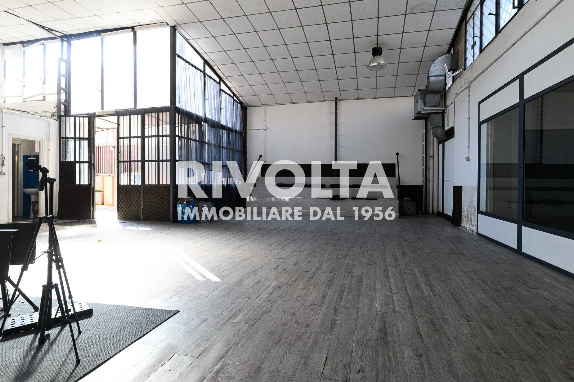 Locale commerciale in vendita a Roma, Casilina