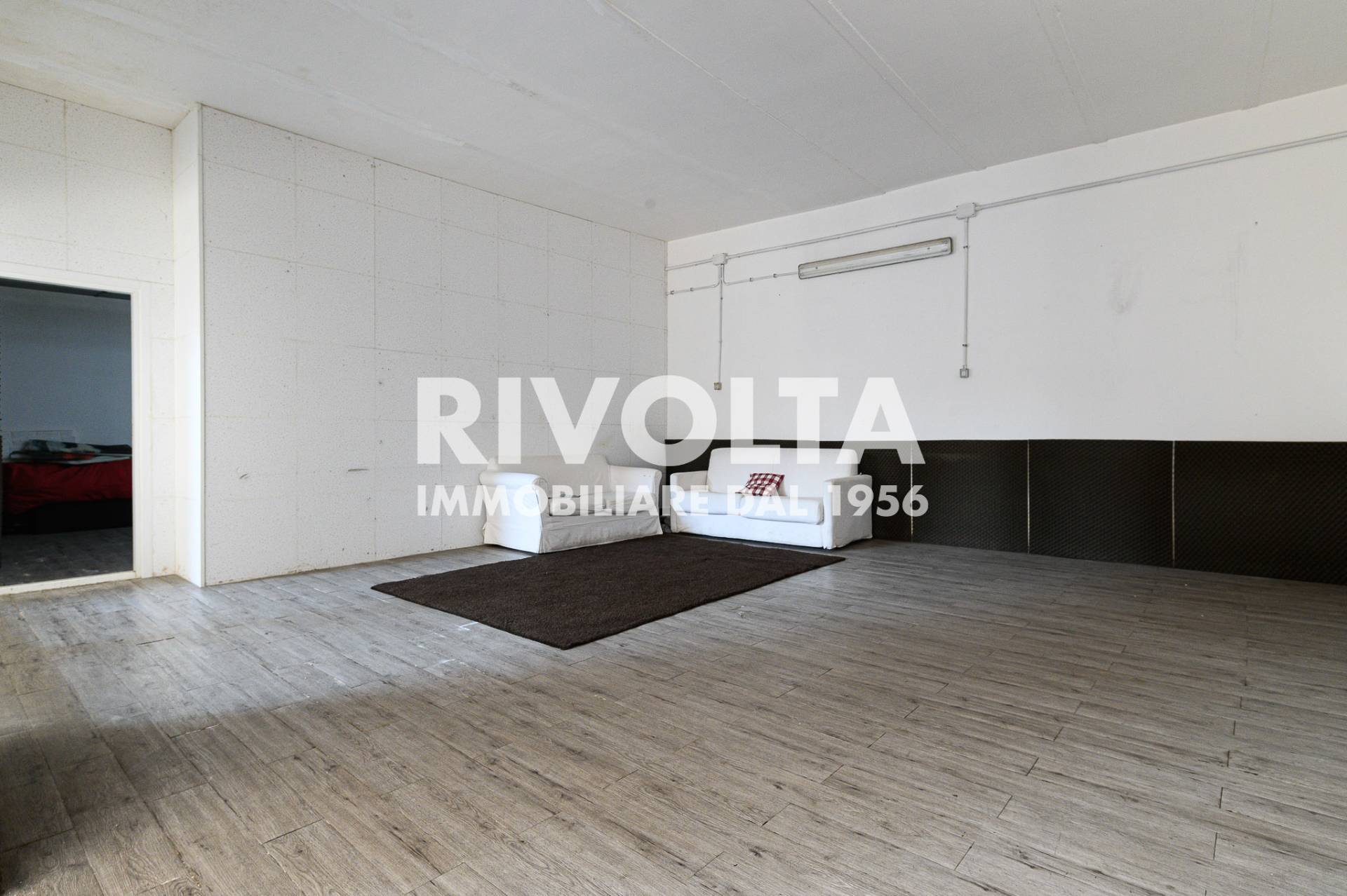 Locale commerciale in vendita a Roma, Casilina