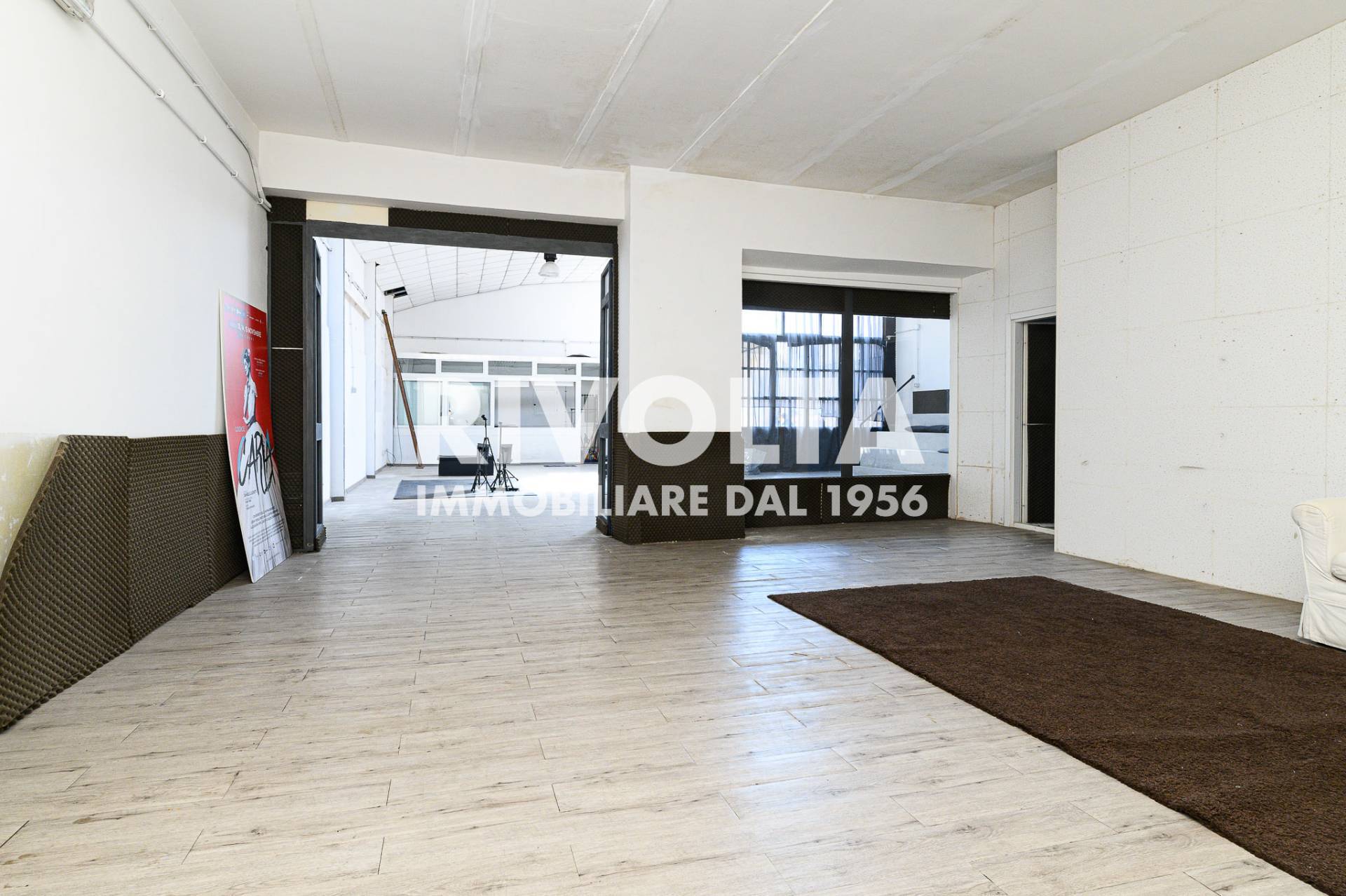 Locale commerciale in vendita a Roma, Casilina